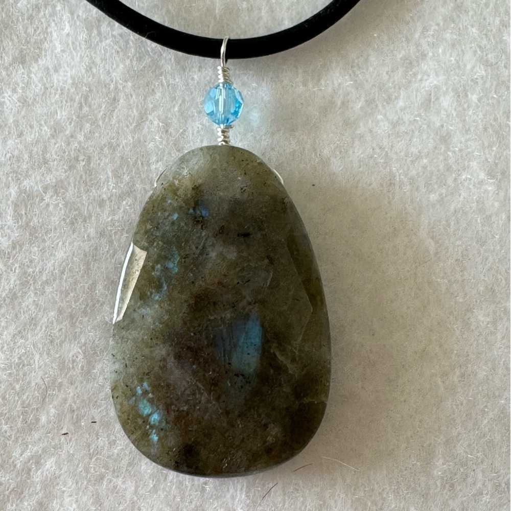 Artisan Blue Gray Labradorite Gem Pendant on Black Leather Cord Necklace NEW - Picture 9 of 16